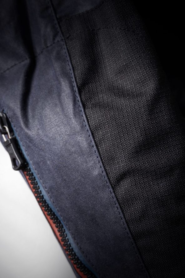 BiondoEndurance_Motorräder_GB_0009_Jacket-MkIII_NavyBlue_CottonCanvas_Elbow_Cordura1500_Patch